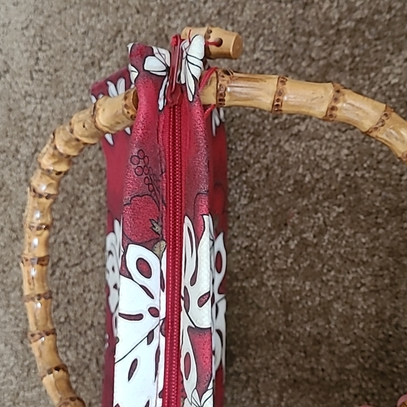 Max imports Hawaiian floral print purse, 3" wide bottom, 6.5" tall, carried once - Picture 2 of 5